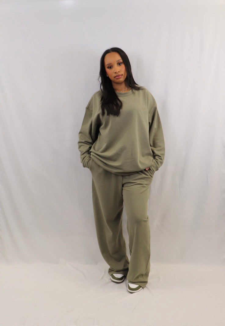 SET ESSENTIAL GREEN