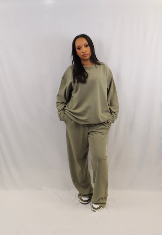 SET ESSENTIAL GREEN